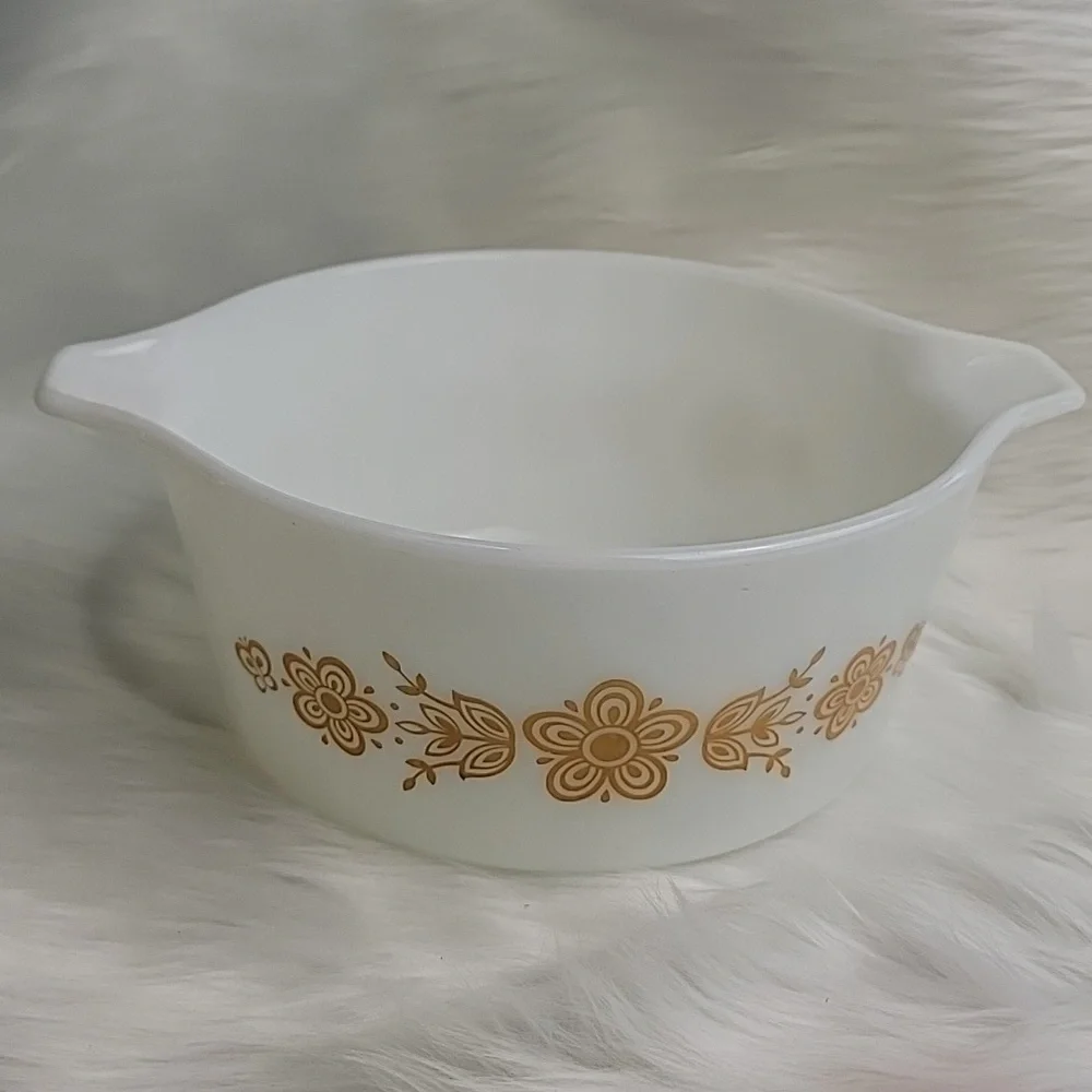 PYREX Butterfly Gold VTG 2 Qt. Collectible Casserole Bakeware Serving Dish Bowl‎